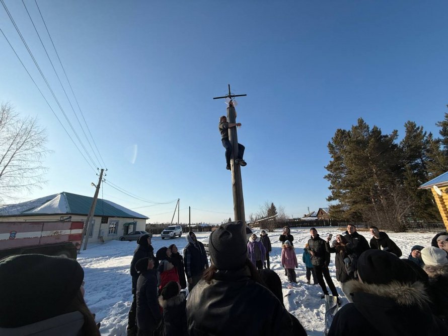 "Ух, Масленица хороша! Пой же русская душа!"