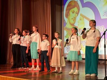 Праздничный концерт "Любовь жива и потому мы живы"