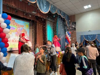 Игровая программа "Дети,вы наш мир"